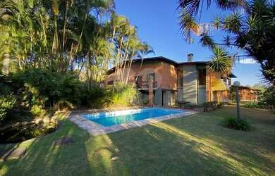 Imagem: A casa em condomínio possui 4 Dormitórios, 5 Banheiros, 5