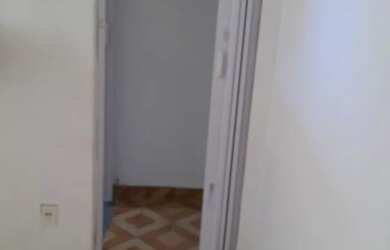 Imagem: A casa possui 1 Dormitório, 1 Banheiro, 1 Vaga na garagem