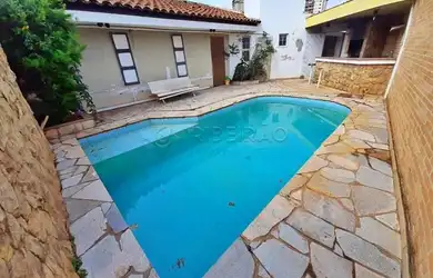 Imagem: O depósito possui 3 Vagas na garagem e 370m² de Área e está