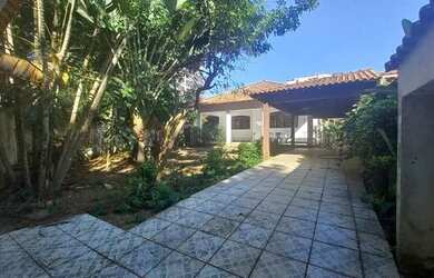 Imagem: A casa em condomínio possui 4 Dormitórios, 4 Banheiros, 5