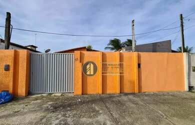 Imagem: A casa possui 4 Dormitórios, 1 Banheiro, 2 Vagas na garagem