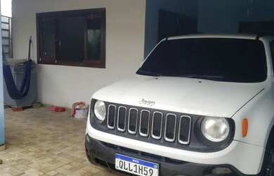 Imagem: A casa possui 3 Dormitórios, 2 Banheiros, 1 Vaga na garagem