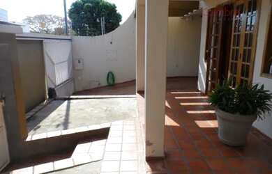 Imagem: A casa possui 1 Dormitório, 5 Banheiros, 2 Vagas na garagem