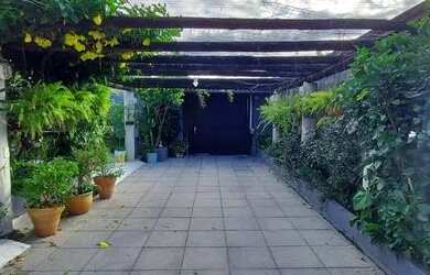 Imagem: A casa possui 4 Dormitórios, 4 Banheiros, 3 Vagas na garagem