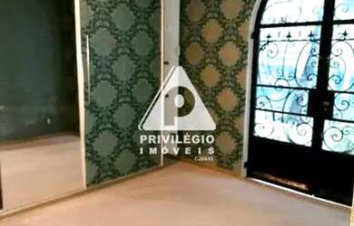 Imagem: A casa possui 4 Dormitórios, 4 Banheiros, 2 Vagas na garagem