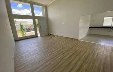 Imagem: A casa em condomínio possui 3 Dormitórios, 3 Banheiros, 2