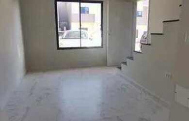 Imagem: A casa possui 2 Dormitórios, 1 Banheiro, 2 Vagas na garagem