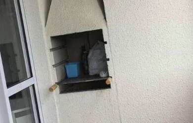 Imagem: O apartamento possui 2 Dormitórios, 1 Banheiro, 1 Vaga na garagem