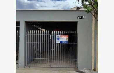 Imagem: A casa possui 1 Dormitório, 1 Banheiro, 1 Vaga na garagem