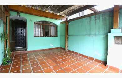 Imagem: A casa possui 2 Dormitórios, 2 Banheiros, 1 Vaga na garagem