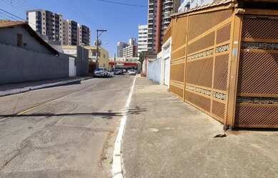 Imagem: A casa possui 3 Dormitórios, 1 Banheiro, 300m² de Área e