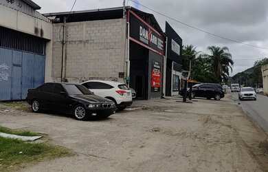 Imagem: O depósito possui 5 Vagas na garagem, 796m² de Área e está