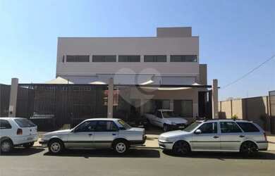 Imagem: O depósito possui 5 Vagas na garagem, 1.714m² de Área e