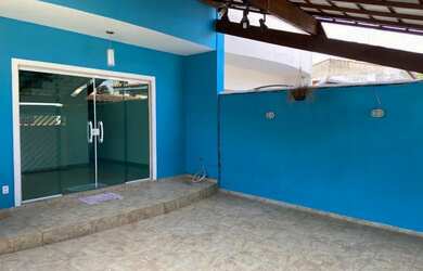 Imagem: A casa possui 2 Dormitórios, 2 Banheiros, 2 Vagas na garagem