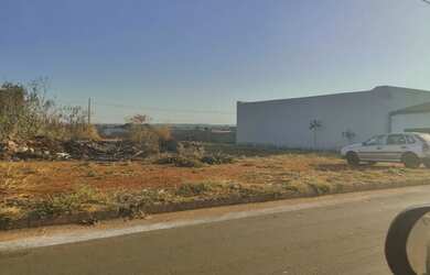 Imagem: O terreno possui 250m² de Área e está localizado em Trindade