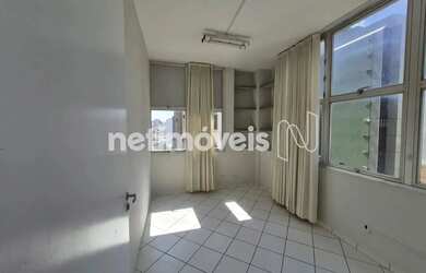 Imagem: O depósito possui 1 Vaga na garagem e 30m² de Área e está