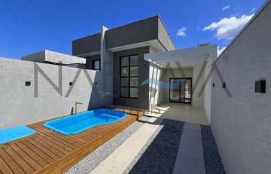 Imagem: A casa possui 3 Dormitórios, 2 Banheiros, 1 Vaga na garagem