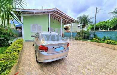 Imagem: A casa possui 3 Dormitórios, 2 Banheiros, 3 Vagas na garagem