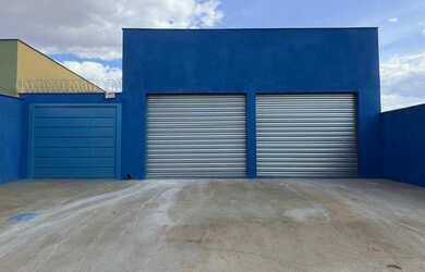 Imagem: O depósito possui 5 Vagas na garagem, 360m² de Área e está