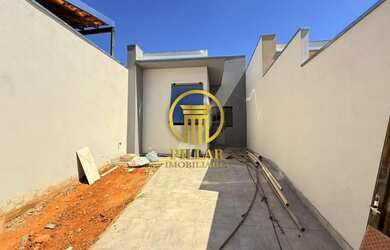 Imagem: A casa possui 2 Dormitórios, 1 Banheiro, 1 Vaga na garagem