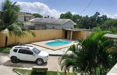 Imagem: A casa possui 4 Dormitórios, 3 Banheiros, 5 Vagas na garagem