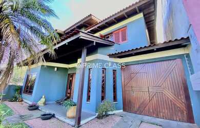 Imagem: A casa possui 4 Dormitórios, 4 Banheiros, 3 Vagas na garagem