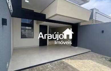 Imagem: A casa possui 3 Dormitórios, 2 Banheiros, 2 Vagas na garagem