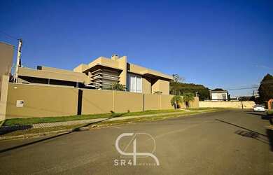 Imagem: A casa possui 5 Dormitórios, 5 Banheiros, 5 Vagas na garagem