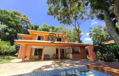 Imagem: A casa em condomínio possui 4 Dormitórios, 5 Banheiros, 2