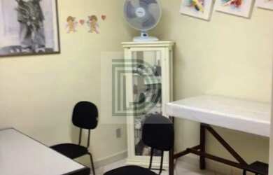 Imagem: O depósito possui 3 Vagas na garagem, 600m² de Área e está