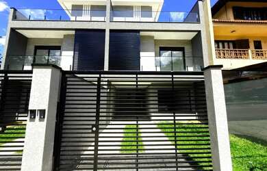 Imagem: A casa possui 3 Dormitórios, 2 Banheiros, 2 Vagas na garagem