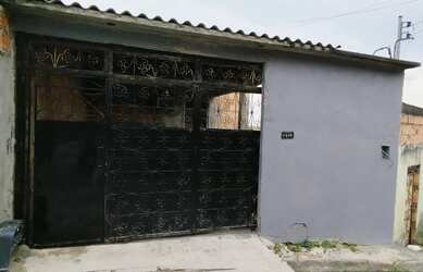 Imagem: A casa possui 4 Dormitórios, 3 Banheiros, 1 Vaga na garagem