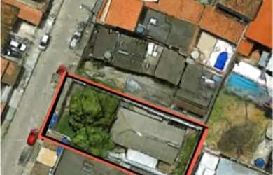 Imagem: A casa possui 4 Dormitórios, 2 Banheiros, 3 Vagas na garagem