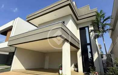 Imagem: A casa em condomínio possui 4 Dormitórios, 5 Banheiros, 2