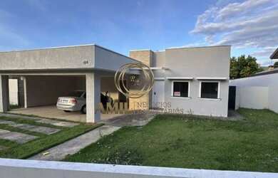 Imagem: A casa possui 4 Dormitórios, 5 Banheiros, 4 Vagas na garagem