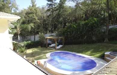 Imagem: A casa em condomínio possui 5 Dormitórios, 5 Banheiros, 4