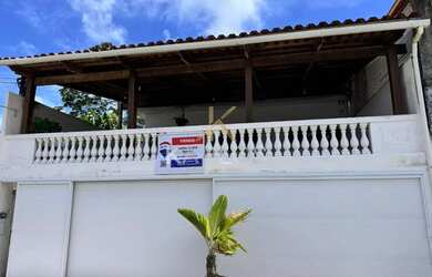 Imagem: A casa possui 3 Dormitórios, 2 Banheiros, 2 Vagas na garagem