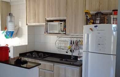 Imagem: O apartamento possui 2 Dormitórios, 1 Banheiro, 1 Vaga na garagem