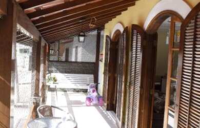 Imagem: A casa possui 3 Dormitórios, 4 Banheiros, 4 Vagas na garagem