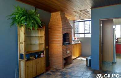 Imagem: O apartamento possui 4 Dormitórios, 2 Banheiros, 256m² de