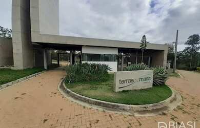 Imagem: O terreno possui 1.890m² de Área e está localizado em Porto