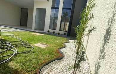 Imagem 1: SENADOR CANEDO Linda casa com piscina