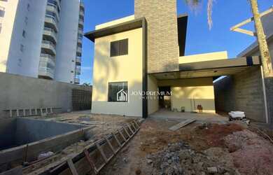 Imagem: A casa possui 3 Dormitórios, 1 Banheiro, 5 Vagas na garagem