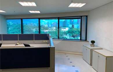 Imagem: O depósito possui 4 Vagas na garagem e 86m² de Área e está