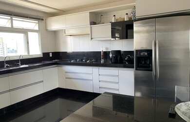 Imagem: Apartamento no fundinho (um por andar