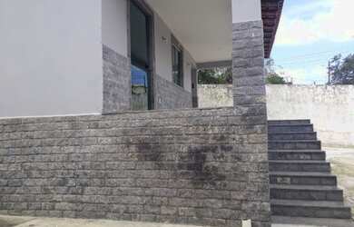 Imagem: A casa possui 2 Dormitórios, 1 Banheiro e está localizado