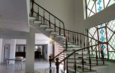 Imagem: O depósito possui 2 Vagas na garagem, 378m² de Área e está