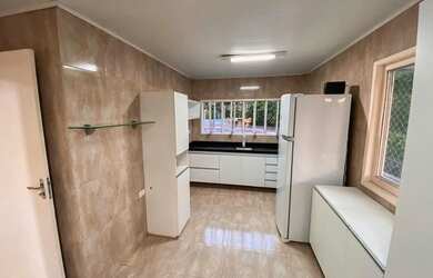 Imagem 9: Aldeia casa linda com 3 terrenos , possuindo jardim maravilhoso e piscina