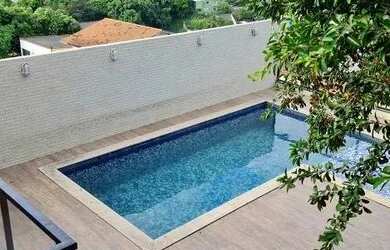 Imagem: A casa possui 3 Dormitórios, 1 Banheiro, 2 Vagas na garagem