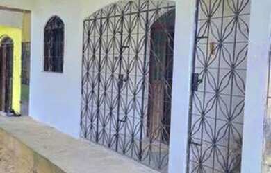 Imagem: A casa possui 3 Dormitórios, 2 Banheiros e está localizado